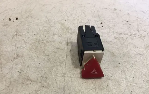 Volkswagen PASSAT B6 Hazard light switch 3C0953509A