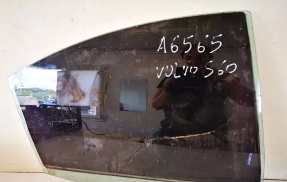 Volvo S60 Rear door window glass