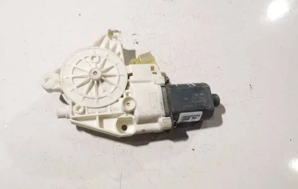 Mercedes-Benz R W251 Front door window regulator motor 0130822273