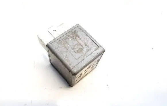Volkswagen PASSAT B5.5 Other relay 8D0951253A v23134-j52-x300