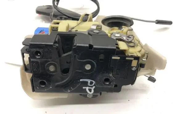 Volkswagen Transporter - Caravelle T5 Front door lock 