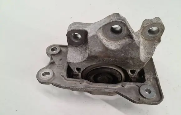 Volvo XC90 Engine mount bracket 31339949