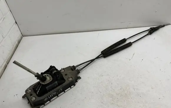 Seat Toledo IV (NH) Gear shifter/selector 5JA711049