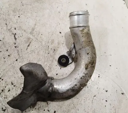 Volkswagen PASSAT B6 Engine coolant pipe/hose