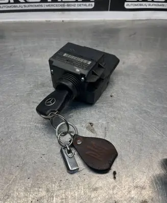 Mercedes-Benz C W203 Ignition lock 2035450108 33002101 5002745890206107