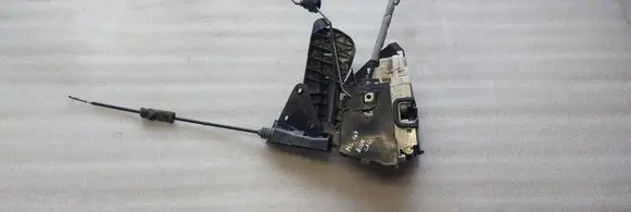 Mercedes-Benz ML W164 Rear door lock 1697302235