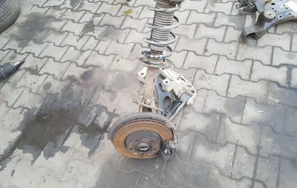 Skoda Octavia Mk2 (1Z) Front wheel hub spindle knuckle