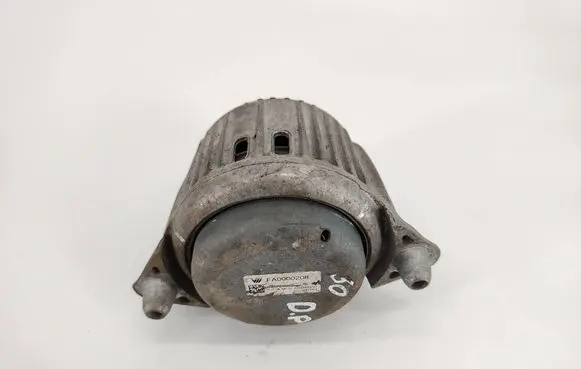 Mercedes-Benz E W212 Engine mount bracket A2042405817 FA0000208 20211112