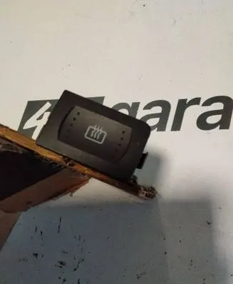 Volkswagen PASSAT B5.5 Windscreen/window heater switch 1J0959621C