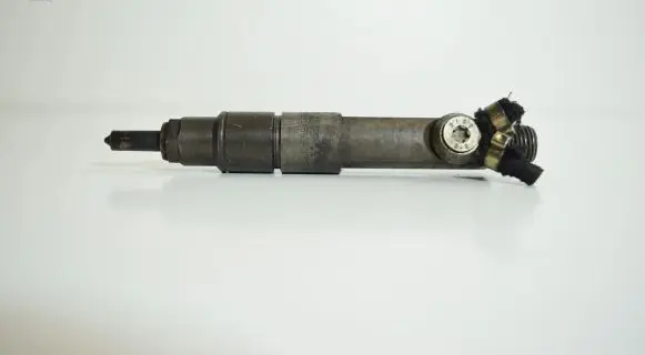 Audi A6 S6 C4 4A Fuel injector 046130201E