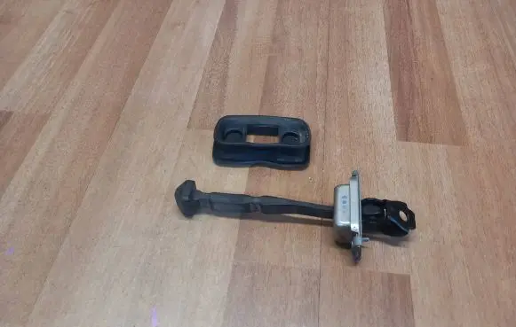 Renault Megane IV Rear door check strap stopper 824305164R