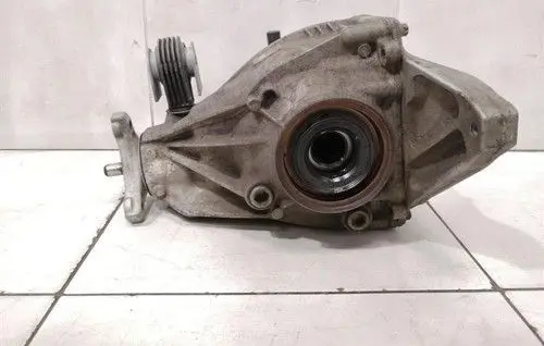 Mercedes-Benz C W205 Rear differential/diff mount bracket A2053509723