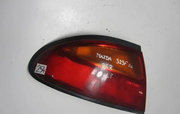 Mazda 323 F Rear/tail lights
