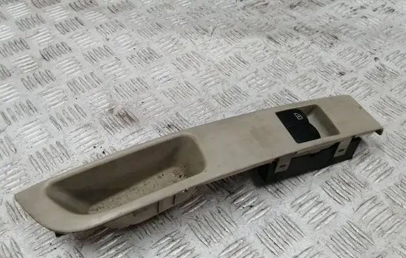 Nissan Micra Windscreen/window heater switch