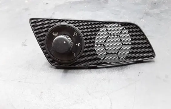 Skoda Octavia Mk2 (1Z) Wing mirror switch 1Z2867436