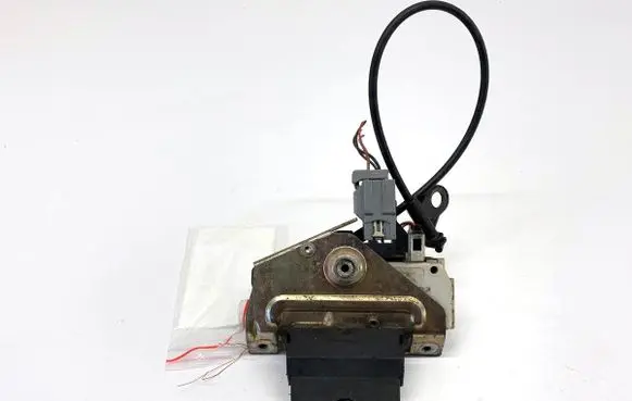 Volvo S60 Tailgate exterior lock 8679694