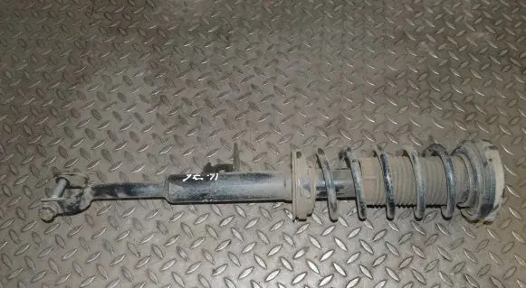 BMW 5 G30 G31 Front shock absorber/damper 6866591