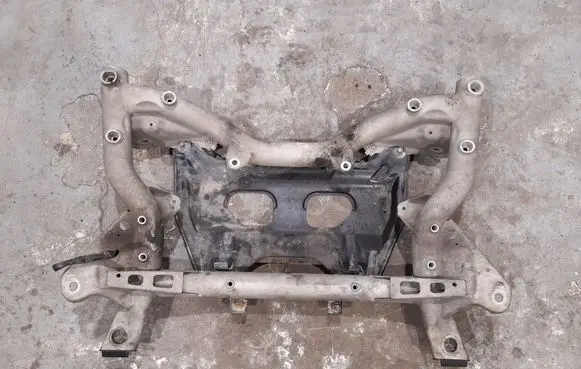 Mercedes-Benz E W212 Front subframe 2186280100 2186280157