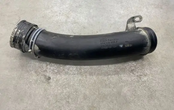 Audi RSQ3 Air intake hose/pipe 07K129665F