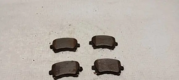 Volkswagen Caddy Brake pads (rear) 