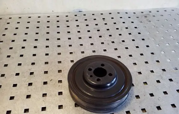 Volkswagen Golf VI Crankshaft pulley 038105243M