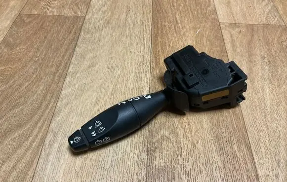 Ford Focus Wiper control stalk 98AG17A553 D0XFA PA66GF30