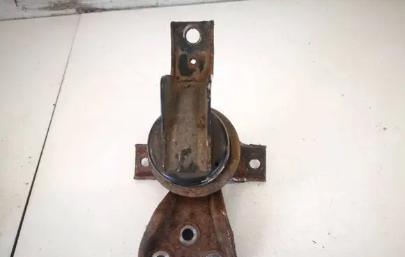 Mitsubishi Lancer Engine mount bracket