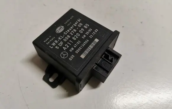 Mercedes-Benz E W211 Light module LCM A2118200985