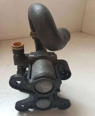 BMW 5 E34 Coolant heater control valve 8391417
