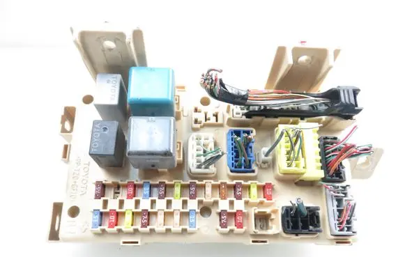 Toyota Avensis T250 Central body control module 82641CA030