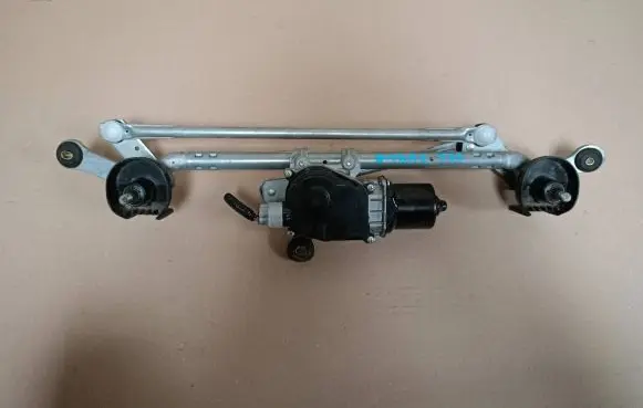 Nissan X-Trail T33 Front wiper linkage and motor
