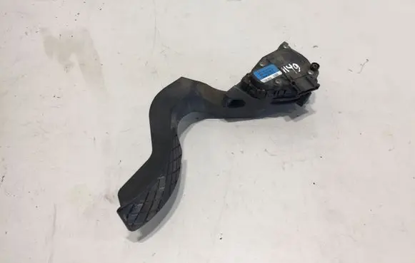 Volkswagen PASSAT B5.5 Accelerator throttle pedal 8D1723523F