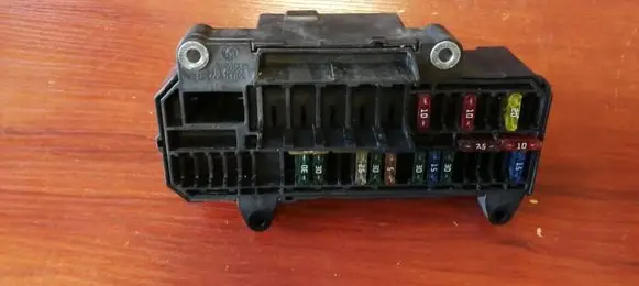 BMW 7 E65 E66 Fuse module 6900583