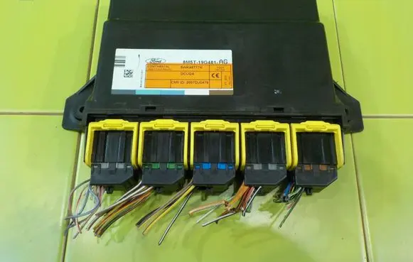 Ford Kuga I Central body control module 8M5T19G481AG