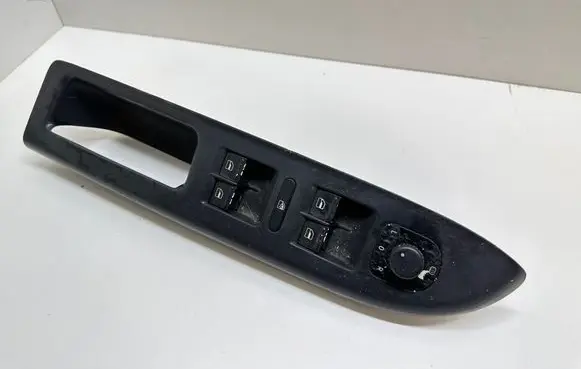 Volkswagen Golf Plus Front door window switch trim 5M1867371B