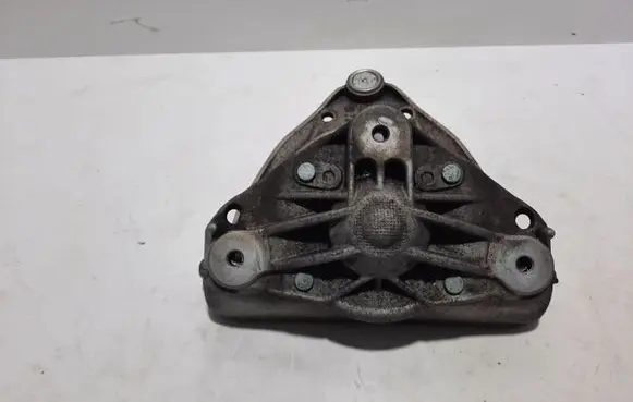 Volkswagen Touareg I Coil spring mount 7L0412391