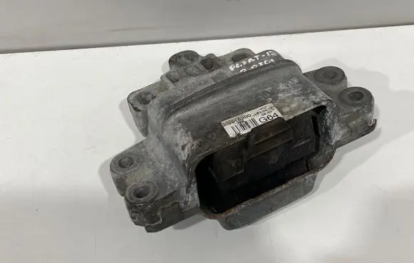 Engine mount bracket