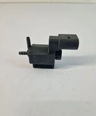 Volkswagen Touran I Turbo solenoid valve 03C906283