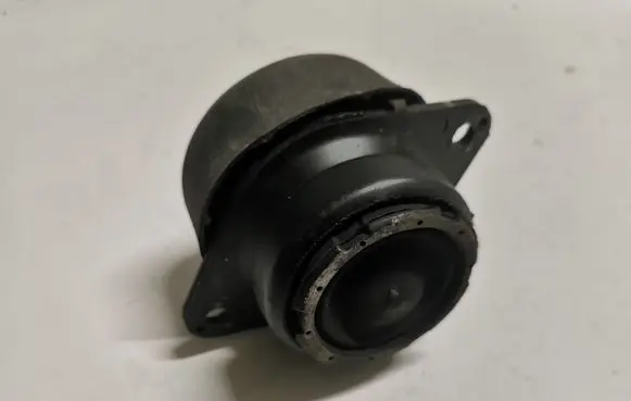 Ford Mustang V Engine mount bracket