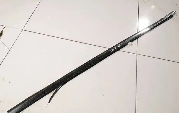 Chevrolet Captiva Front door glass trim molding 