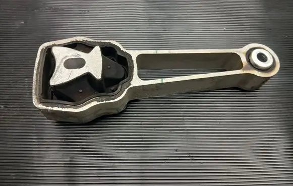 Volvo V60 Engine mount bracket 30793322
