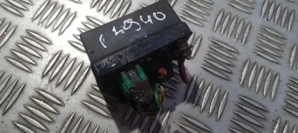 Peugeot 106 Glow plug pre-heat relay 73104902