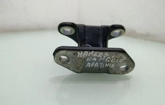 Loading door lower hinge