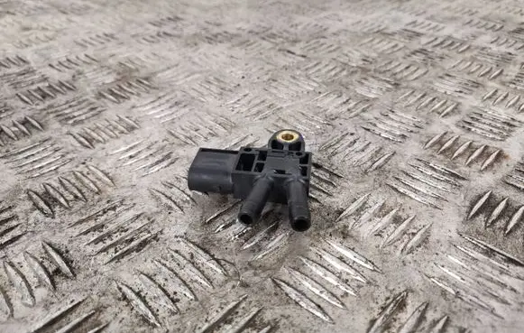 Infiniti Q50 Exhaust gas pressure sensor 0281006214