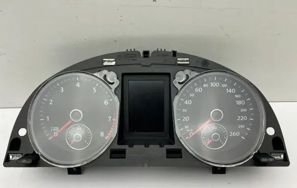 Volkswagen PASSAT B7 Speedometer (instrument cluster) 3AA920870E