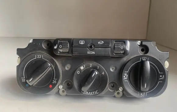 Volkswagen PASSAT B6 Climate control unit 1K0820047DQ