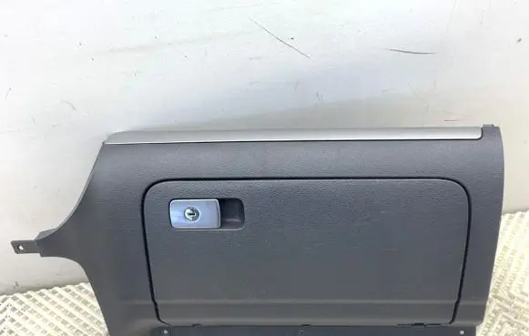 Volkswagen Golf V Glove box set 