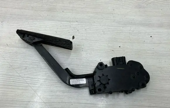 Chrysler Grand Voyager IV Accelerator throttle pedal 04861650AB