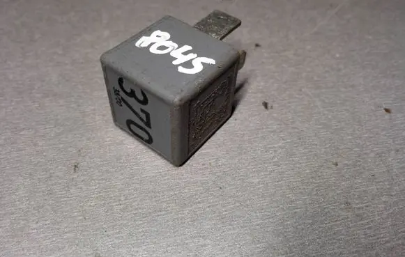 Volkswagen PASSAT B5.5 Other relay 8D0951253 V23134J52X300