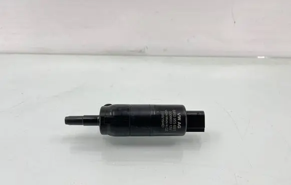 Audi Q7 4M Windscreen/windshield washer pump 6R0955681 3308603